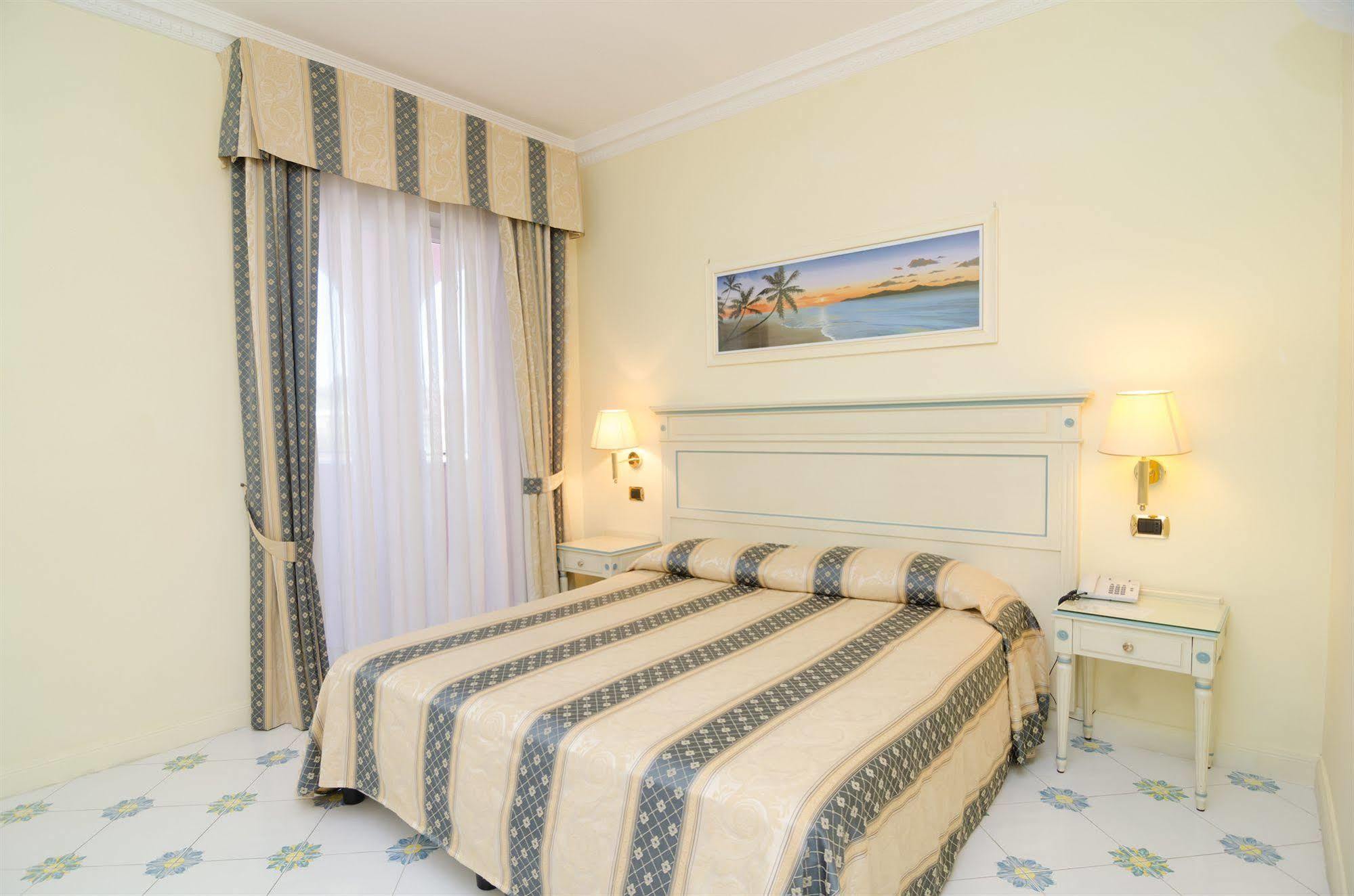 Hotel Flora Wellness & Beauty อีสเกีย ภายนอก รูปภาพ